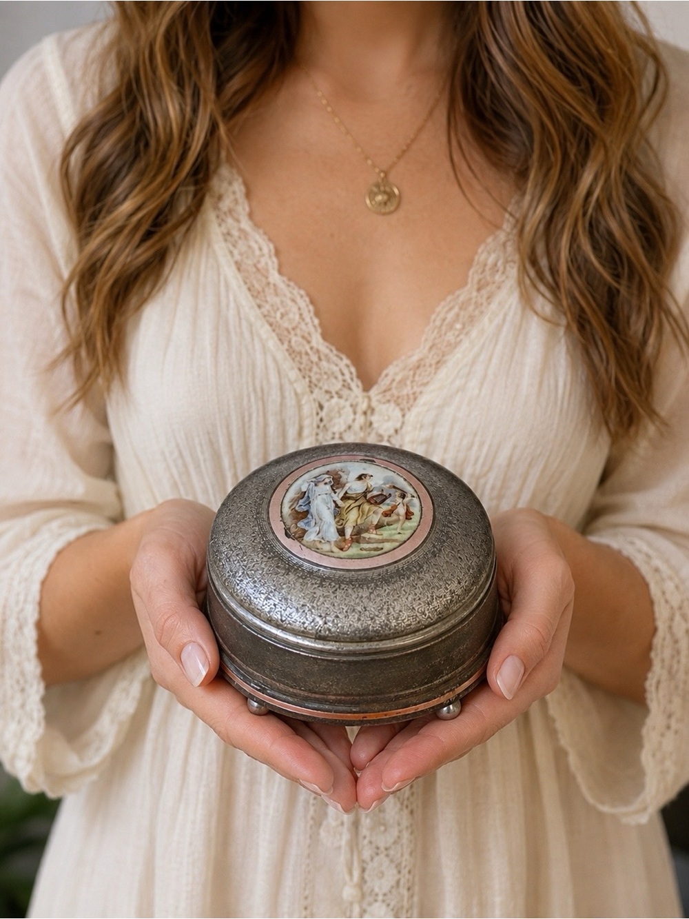 Art Decor Dresser Trinket Powder Jar. Porcelain Medallion. 3 Balled Feet READ